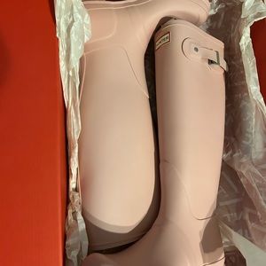 BRAND NEW - Hunter tall boots - size 8 - light pink
